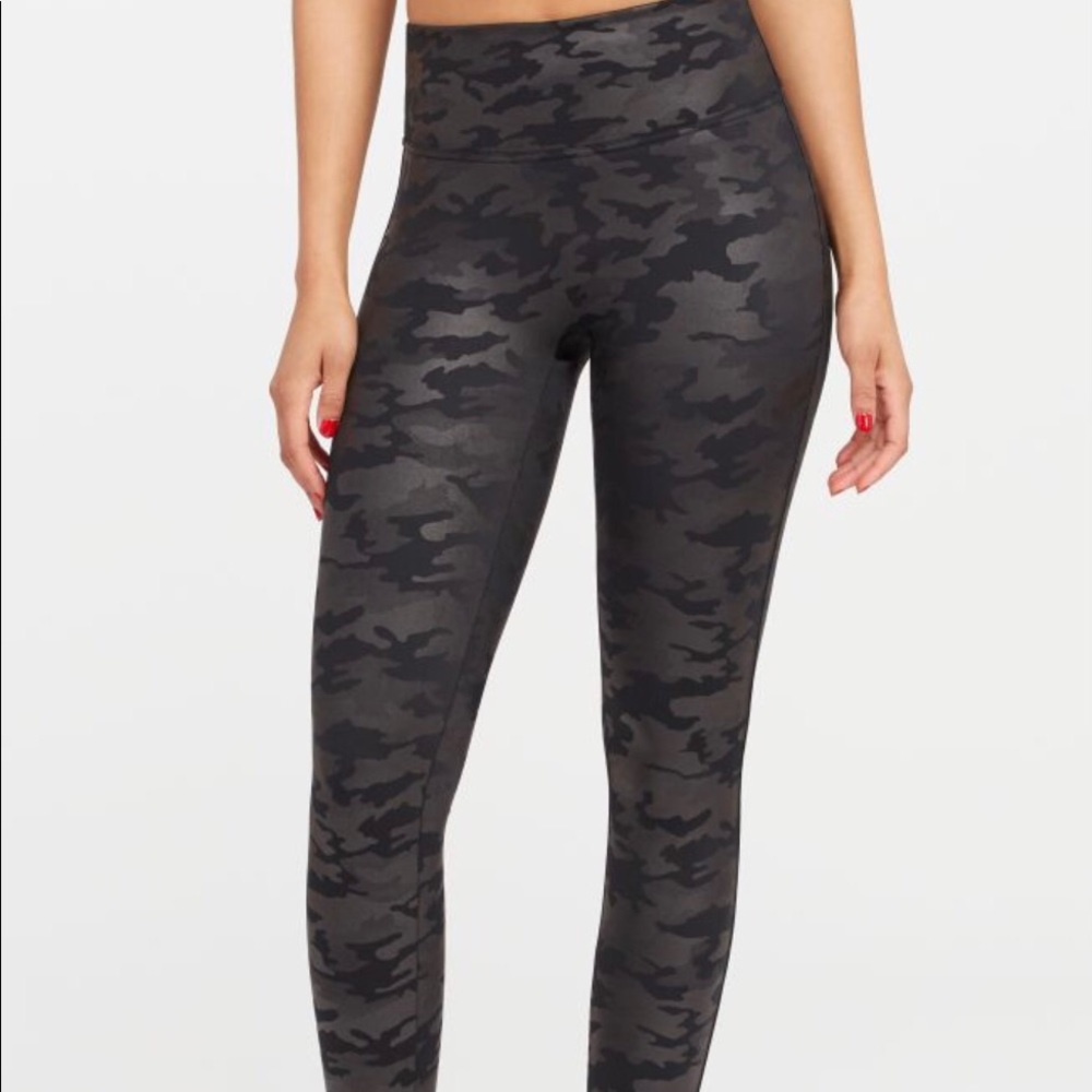 SPANX FAUX LEATHER CAMO LEGGINGS SIZE S/P